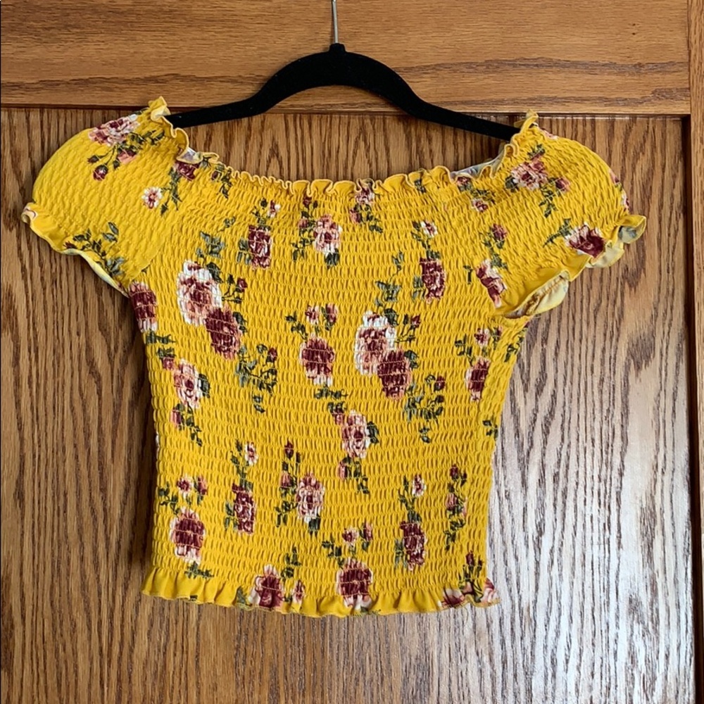 Scrunchie material yellow floral T-shirt